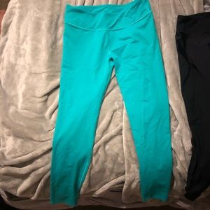 Green cropped Fabletics leggings
